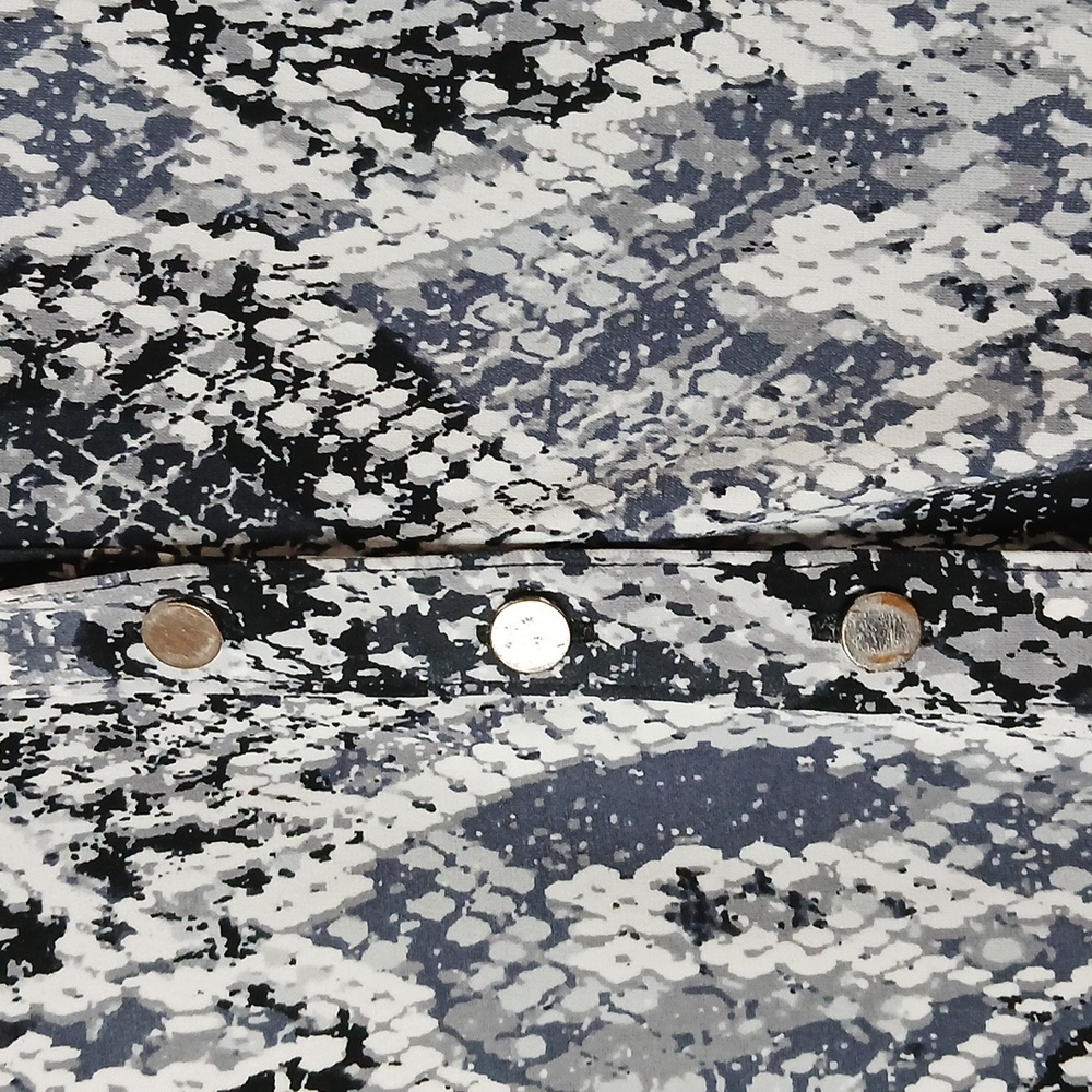 Alfani Phyton Snake Print Black, White and Grey Polyester Slinky blouse Size XL - Picture 5 of 5